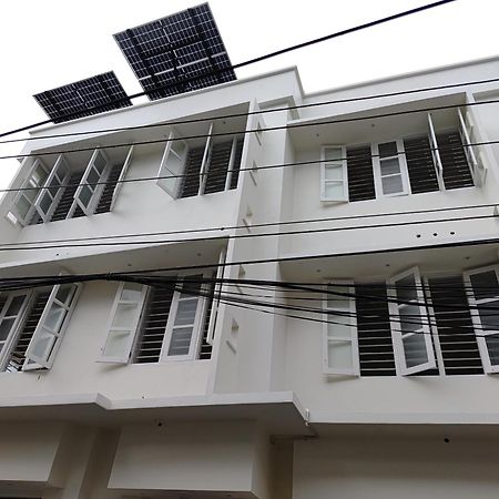 Sivasarass Rooms Thiruvananthapuram Bagian luar foto
