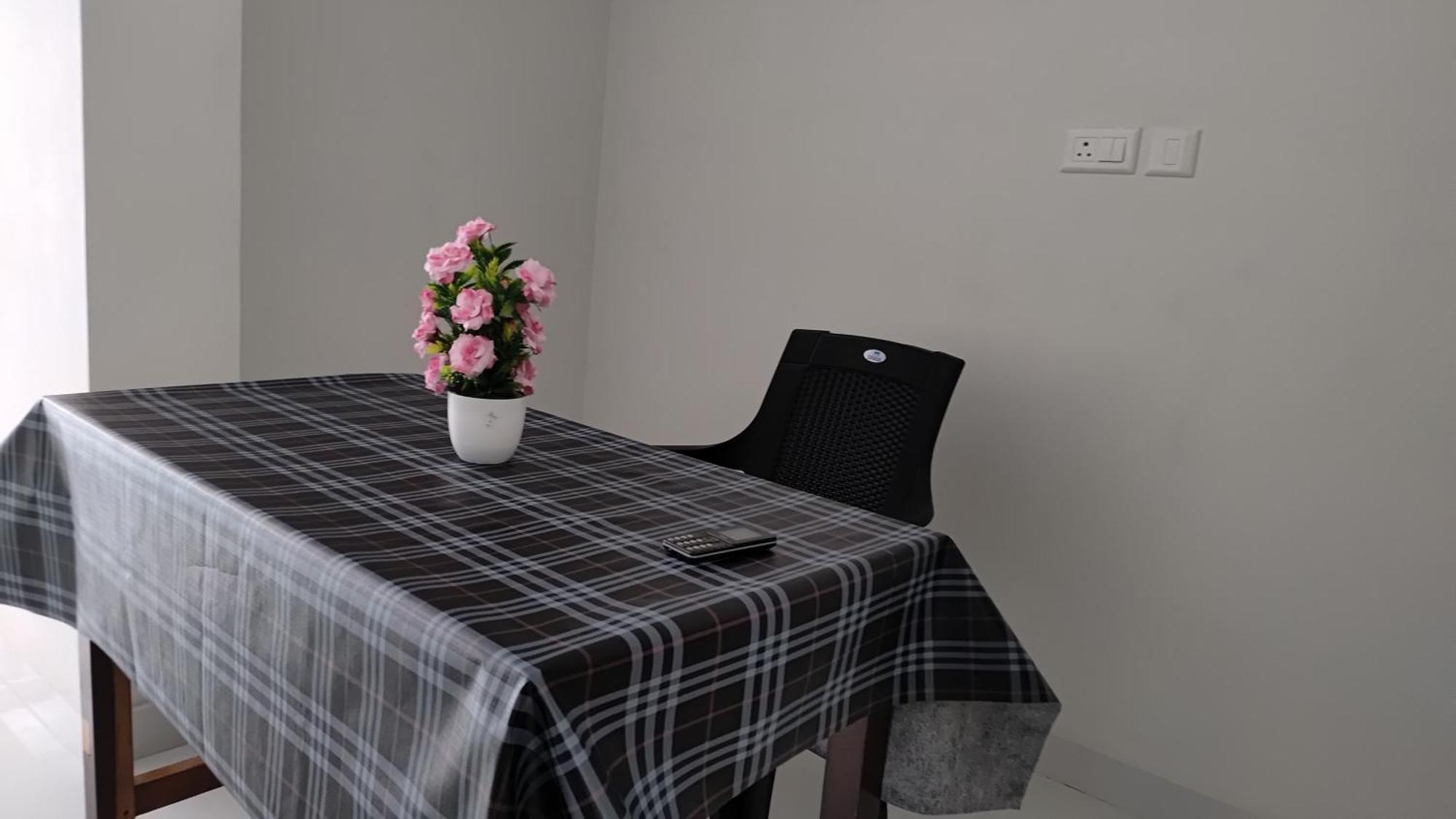 Sivasarass Rooms Thiruvananthapuram Bagian luar foto
